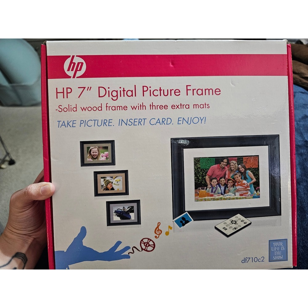 HP 7 inch Digital Picture Frame Black Wood df710c2 with Remote and Extra Mats